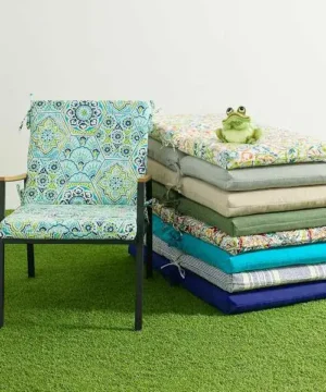 Paisley Chili Hinged Outdoor Cushion